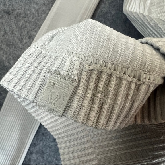 LULULEMON Rest Less Pullover Stretch Top Heathered Silver Spoon Size 4 - Picture 6 of 6